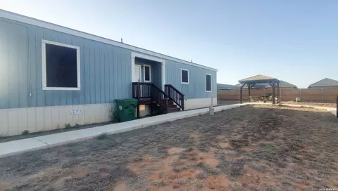 112 17b Energy Dr, Cotulla, TX 78014 photo 4
