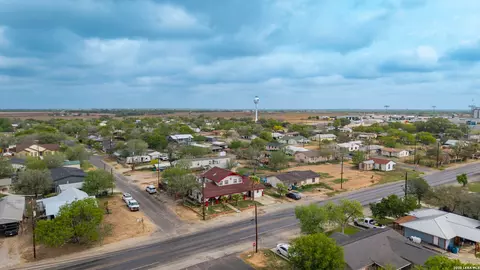 View/Area - 903 E Westmeyer, Poth, TX 78147 photo 1 of 1