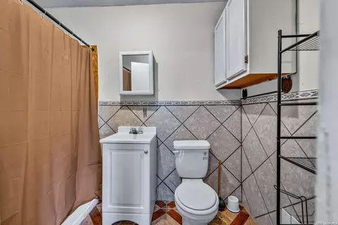 Bath - 903 E Westmeyer, Poth, TX 78147 photo 3 of 3