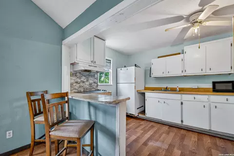 Kitchen - 903 E Westmeyer, Poth, TX 78147 photo 2 of 2