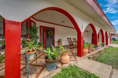 Exterior - 903 E Westmeyer, Poth, TX 78147 photo 2 of 4