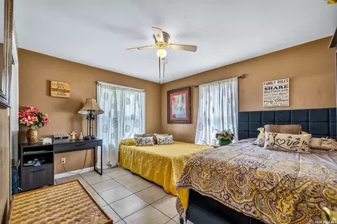 Bedroom - 903 E Westmeyer, Poth, TX 78147 photo 2 of 4