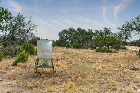 09 Broken Arrow Rd, Harper, TX 78631