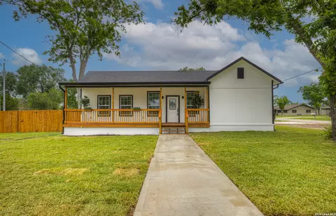 312 N Lavernia, Marion, TX 78124