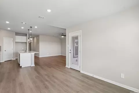 2810 Clemente Way, Converse, TX 78109 photo 11