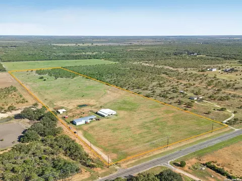 9009 Farm To Market 462 S, Hondo, TX 78861