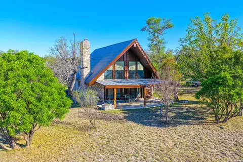 348 Rocky Rd, Pipe Creek, TX 78063