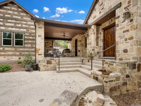 Exterior - 2601 B And R Rd, Utopia, TX 78884 photo 4 of 18