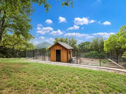 Exterior - 2601 B And R Rd, Utopia, TX 78884 photo 16 of 18