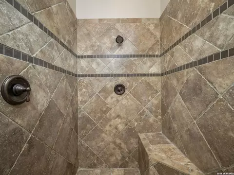 Bath - 2601 B And R Rd, Utopia, TX 78884 photo 3 of 5