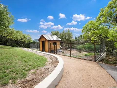 Exterior - 2601 B And R Rd, Utopia, TX 78884 photo 15 of 18