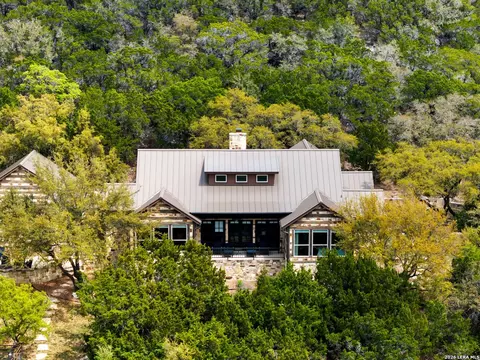 2601 B And R Rd, Utopia, TX 78884