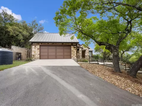 Exterior - 2601 B And R Rd, Utopia, TX 78884 photo 10 of 18