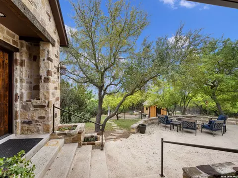 Exterior - 2601 B And R Rd, Utopia, TX 78884 photo 7 of 18