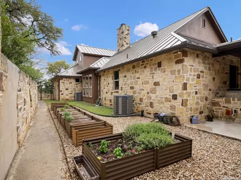 Exterior - 2601 B And R Rd, Utopia, TX 78884 photo 11 of 18