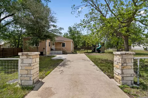 810 Lamar, Luling, TX 78648
