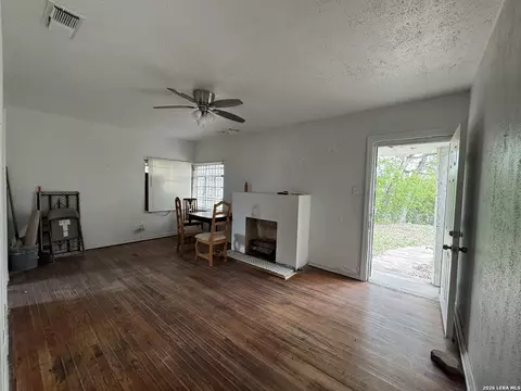 560 W Lynwood, San Antonio, TX 78212