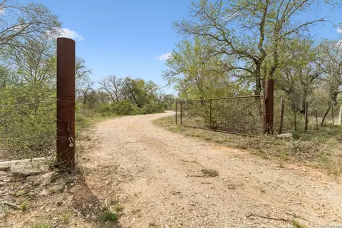 174 Adcock Ln, Somerset, TX 78069