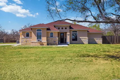 133 Sendera Xing, La Vernia, TX 78121