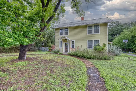 218 W Leona St, Uvalde, TX 78801