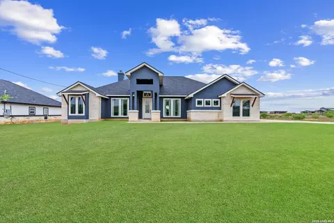 9991 Crow Ln, Adkins, TX 78101