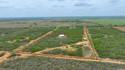 16763 Fm 1333, Charlotte, TX 78011