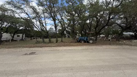 7513 Whartons Dock Rd, Bandera, TX 78003