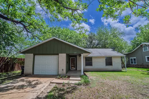 1225 W Coll, New Braunfels, TX 78130