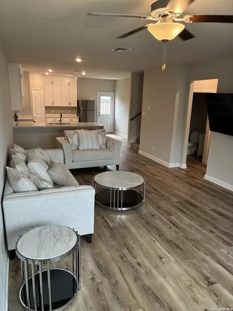 7330 Sharma Vly, San Antonio, TX 78252