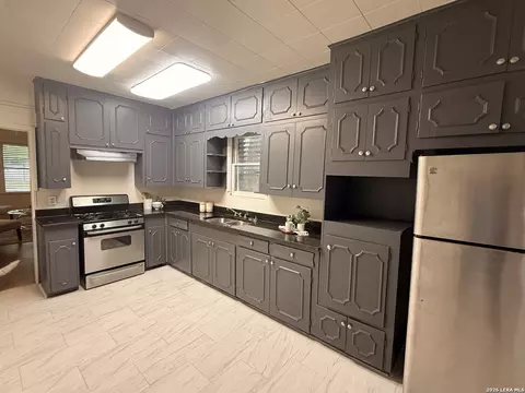 1416 N Trinity St, San Antonio, TX 78207