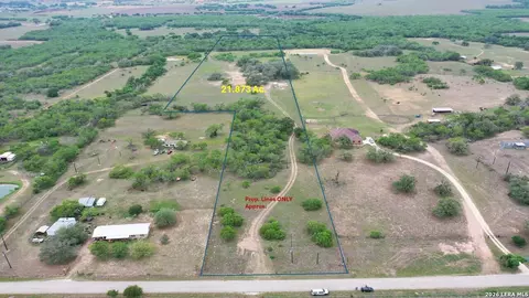 8933 County Road 401, Floresville, TX 78114