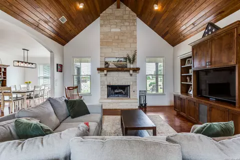 106 River Mountain Dr, Boerne, TX 78006