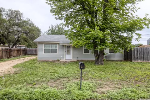 411 W Calera, Uvalde, TX 78801