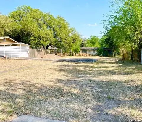 1006 E Randall St, Beeville, TX 78102 photo 2