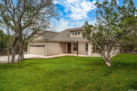 153 Spotted Horse Trl, Bandera, TX 78003