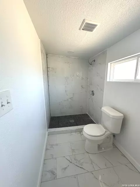 Bath - 514 Davis Ave, Devine, TX 78016 photo 2 of 3