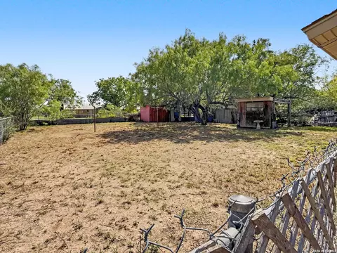 Exterior - 517 E Daniel, Uvalde, TX 78801 photo 2 of 5