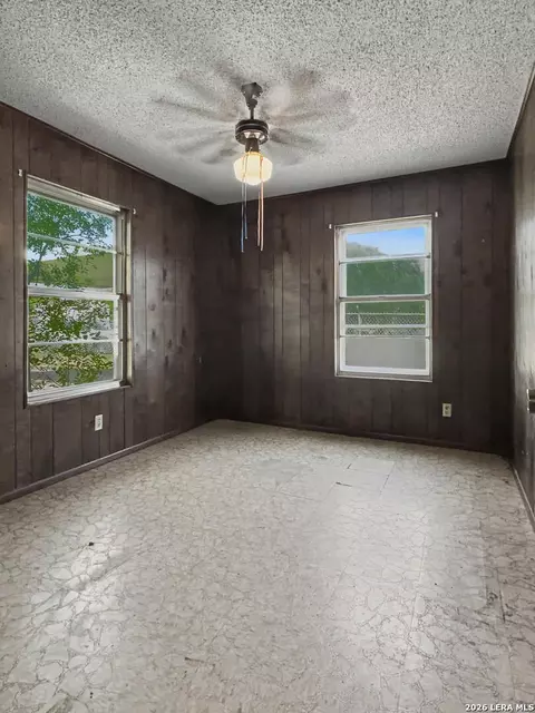 Bedroom - 517 E Daniel, Uvalde, TX 78801 photo 1 of 4