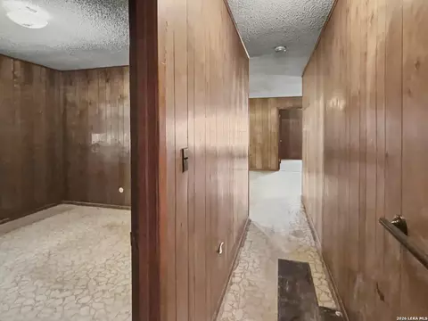 Entry Way - 517 E Daniel, Uvalde, TX 78801 photo 2 of 3