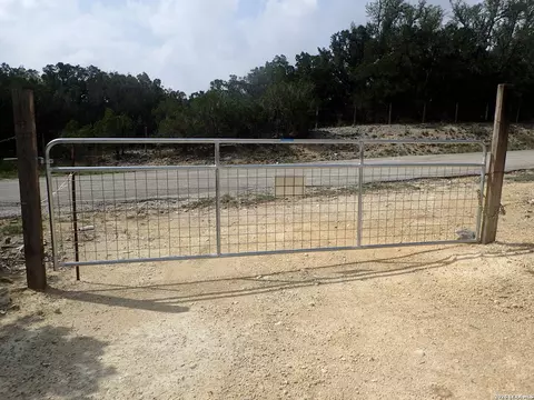 284 Harbour Way, Lakehills, TX 78063