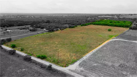 483 Alcorta Ln, Somerset, TX 78069