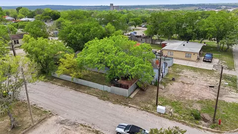 1308 Ruhmann, Kenedy, TX 78119