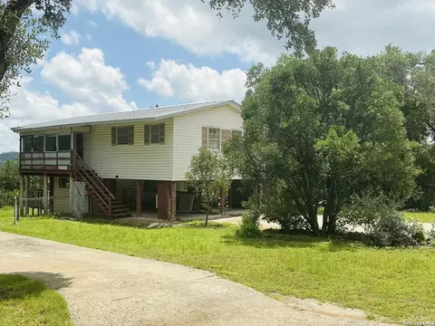 1435 Hillcrest, Canyon Lake, TX 78133