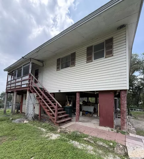 1435 Hillcrest, Canyon Lake, TX 78133