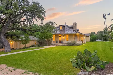 107 High St, Comfort, TX 78013