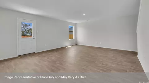 308 Windflower Cv, Luling, TX 78648 photo 9