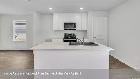 308 Windflower Cv, Luling, TX 78648 photo 10