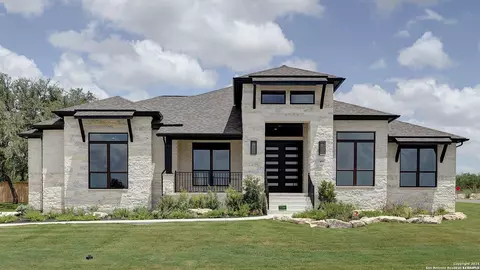 451 Falcon Cv, Castroville, TX 78009
