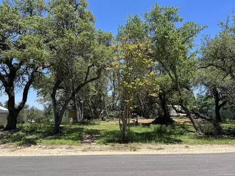 301 Greenwood St, Canyon Lake, TX 78133