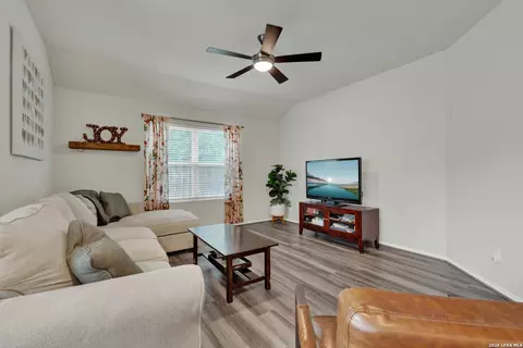 1814 Strawberry Fld, New Braunfels, TX 78130